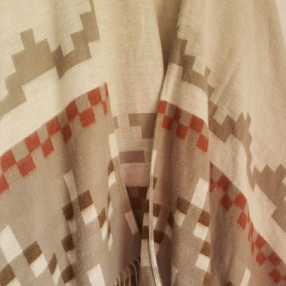 Women's Wrap Ponco Shawl Sweater Tan Aztec Tribal Boho Fringe Oversize No sleeve - Picture 3 of 9